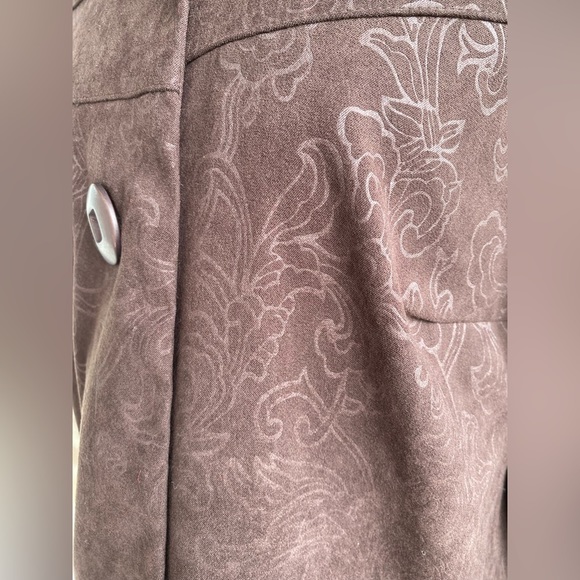 Requirements dark brown two button coat- Size M - Picture 4 of 5